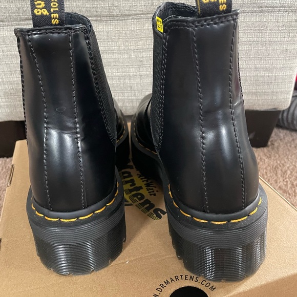 ❗️SOLD❗️Women’s platform Dr. Marten Chelsea Boot size 7 - Picture 11 of 12